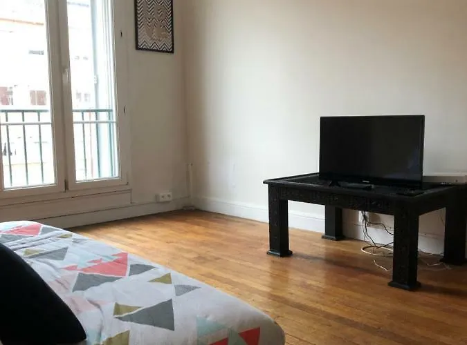 Le Relax شالو أو شُمْبانيِ