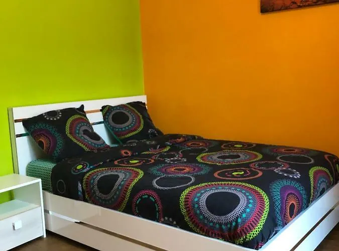 Le Relax شالو أو شُمْبانيِ